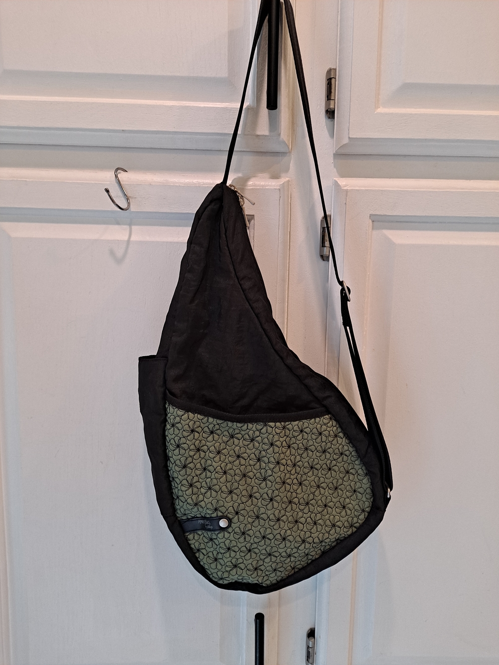 Ameri Bag - The Healthy Back Black Crossbody Sling Bag Olive Patterned Front